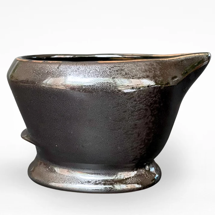 The Dark High Gloss Obsidian whisking bowl seen at three quarters